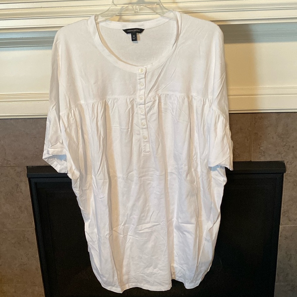 Women’s Banana Republic Factory White Top. Size XL.